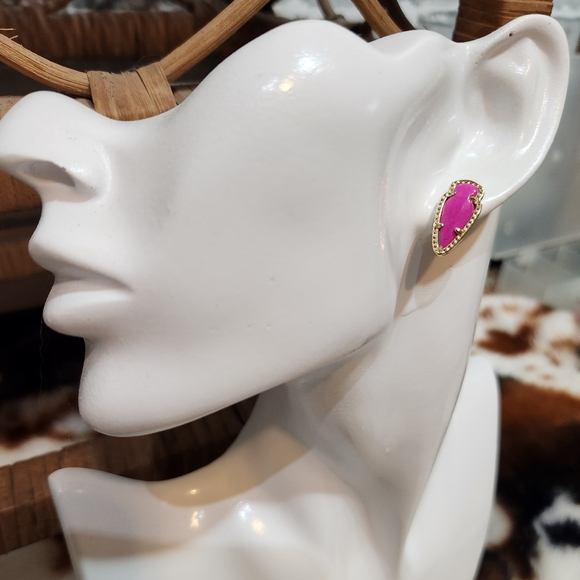 Kendra Scott Hot Pink Magenta Skylette Arrowhead Stud Earrings RARE - Picture 5 of 9